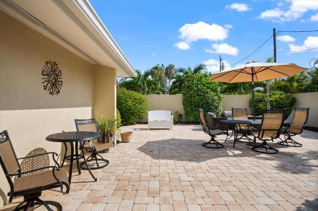 Private Village Home With Heated Pool & Spa With Private Front Courtyard Siesta Key Exterior photo