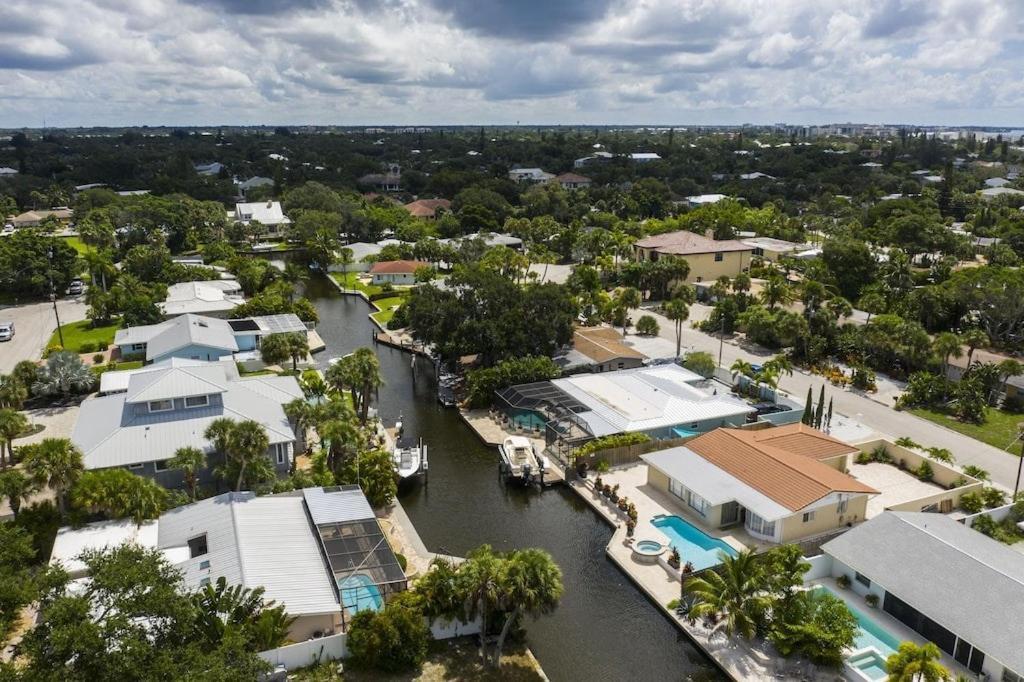 Private Village Home With Heated Pool & Spa With Private Front Courtyard Siesta Key Exterior photo