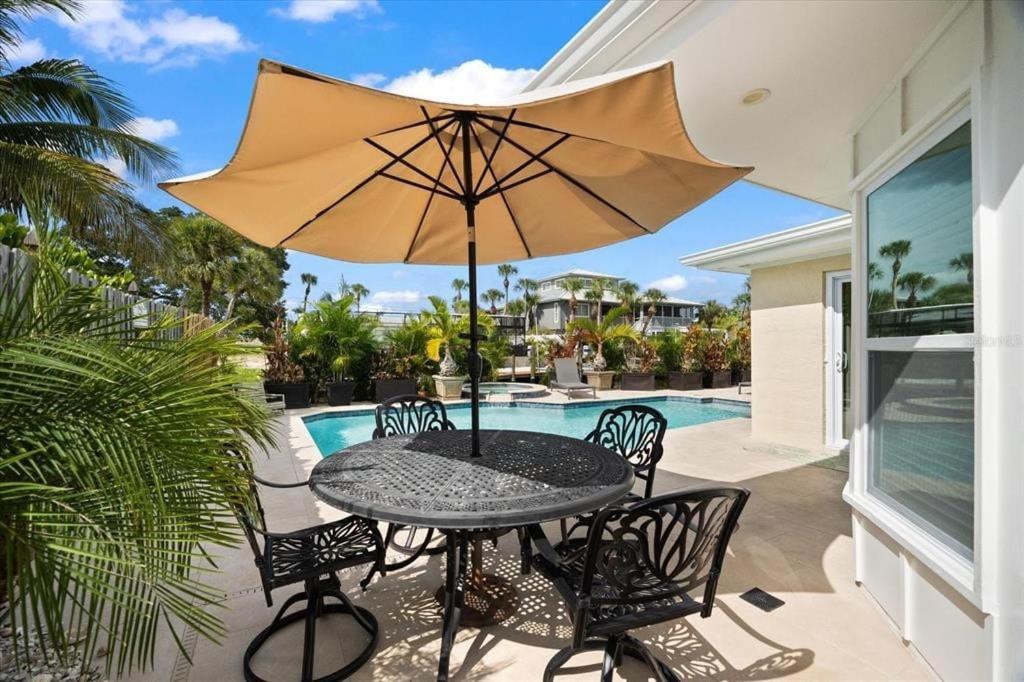 Private Village Home With Heated Pool & Spa With Private Front Courtyard Siesta Key Exterior photo