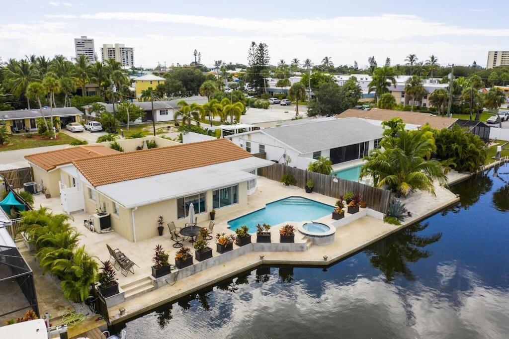 Private Village Home With Heated Pool & Spa With Private Front Courtyard Siesta Key Exterior photo