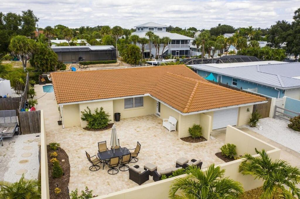 Private Village Home With Heated Pool & Spa With Private Front Courtyard Siesta Key Exterior photo